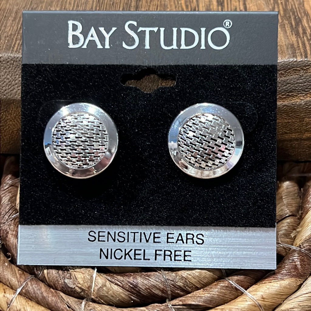 315 Bay Studio Round Silver Pierced Earrings - New - Lot 029 7$